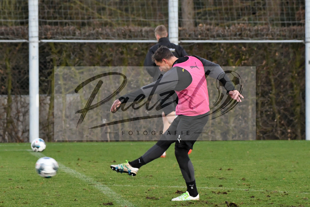 20200121_TRAOSN_0041 | Fußball, Herren: Ulrich Taffertshofer (VfL Osnabrück) in Aktion, am Ball, Einzelaktion beim Training des VfL Osnabrück am 21.01.2020 im Sportpark Illoshöhe in Osnabrück, Deutschland.(Foto von Nico Paetzel) - Realisiert mit Pictrs.com
