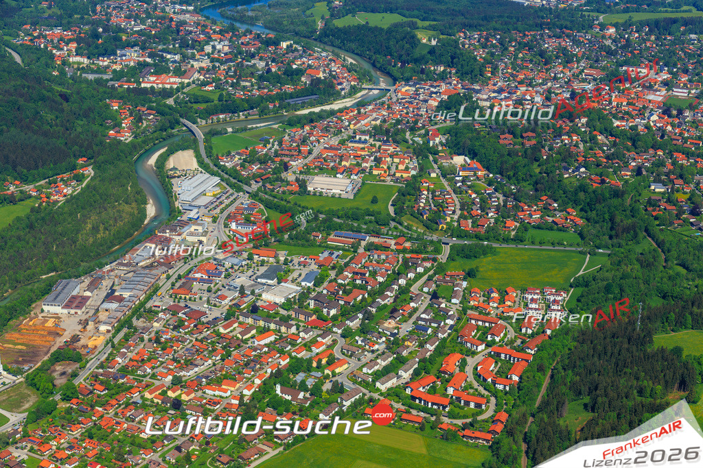 Die Luftaufnahme der Stadt Bad Tölz wurde vom UL-Flugzeug heraus erstellt ( keine Drohne )- hohe Auflösung für beste Qualität