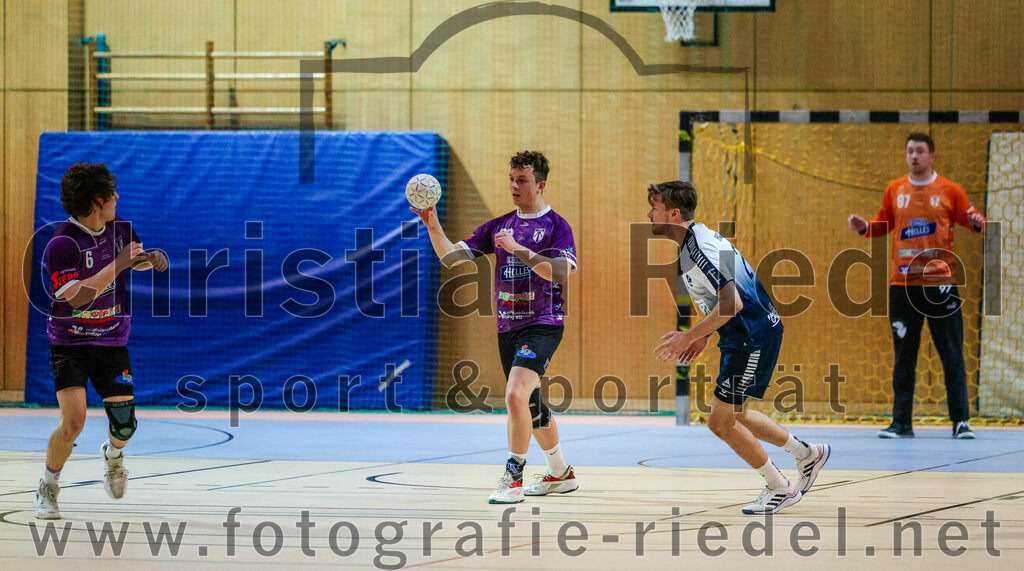 2023-11-11_055_SpVgg_Altenerding_gegen_HC_Donau-Paar | Erding, Deutschland, 11.11.2023:
Handball, Bezirksoberliga Männer 2023 / 2024, 7. Spieltag, SpVgg Altenerding gegen HC Donau/Paar, Endergebnis: 44:32

Jabob Köhler (SpVgg Altenerding, #6), +a39+, Julian Rohrer (HC Donau/Paar, #24), Torwart Ferdinand Mayer (SpVgg Altenerding, #97)

Foto: Christian Riedel / fotografie-riedel.net