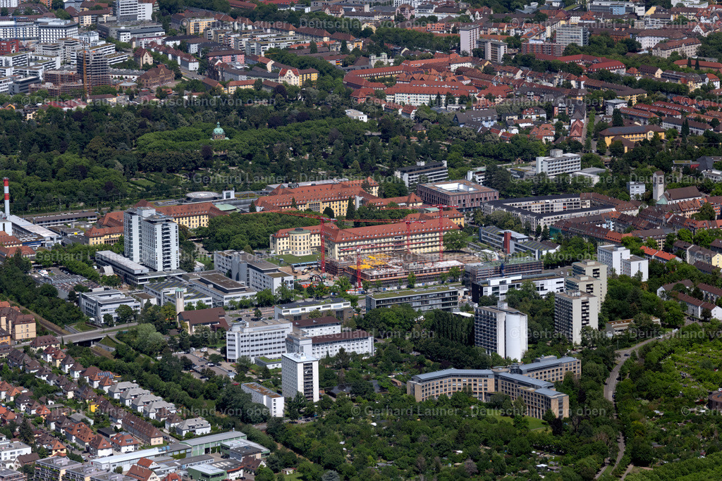4033005 | FREIBURG IM BREISGAU 30.06.2020 Universitätsklinikum in Freiburg im Breisgau im Bundesland Baden-Württemberg. Auf dem Baustellengelände entsteht das neue Zentrum für Kinder- und Jugendmedizin. Weiterführende Informationen bei: Architects Collective ZT-GmbH,  MOSER GmbH &amp; Co. KG,  RRP Architekten + Ingenieure GbR,  Universitätsklinikum Freiburg. // Construction works for the new and modern cildren`s clinic on the hospital grounds of the University Medical Center in Freiburg in Breisgau in the state Baden-Wurttemberg. Further information at: Architects Collective ZT-GmbH,  MOSER GmbH &amp; Co. KG,  RRP Architekten + Ingenieure GbR,  Universitaetsklinikum Freiburg. Foto: Gerhard Launer