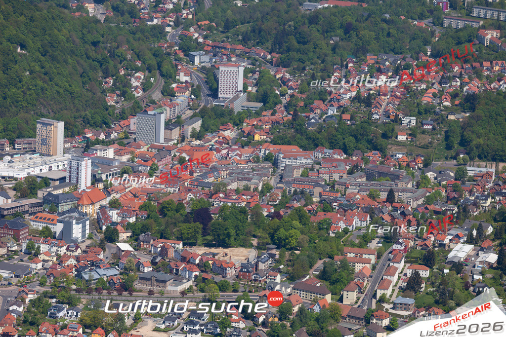 Das Luftbild der Stadt Suhl wurde 2018 vom Flugzeug heraus erstellt (keine Drohne) Aufnahmehöhe ca.400 Meter- hohe Auflösung für beste Druck-Qualität