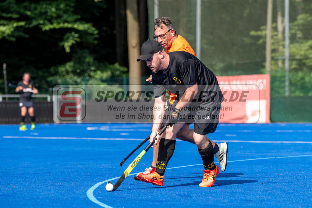 SFE_20240817_0038 | Krefeld, Deutschland, 17.08.2024:  European Cup for Recreational Hockey Players im KTHC Stadion Rot-Weiss Köln Tennis and Hockey Club am 17.08.2024 in Krefeld, Deutschland. (Foto von Stephan Fehrmann)Krefeld, Germany, 17.08.2024: European Cup for Recreational Hockey Players in KTHC Stadion Rot-Weiss Köln Tennis and Hockey Club at 17.08.2024 in Krefeld, Deutschland. (Foto from Stephan Fehrmann)