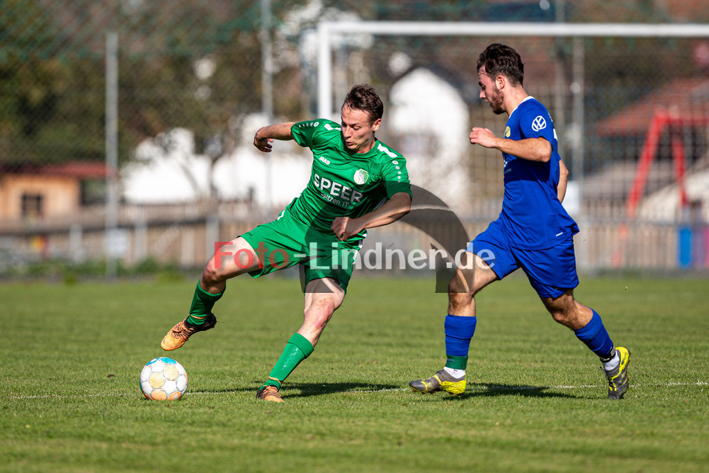 SG SV Eberfing/SV Söchering gegen FC Seeshaupt | Fußball A-Klasse Herren Gruppe 5, SG SV Eberfing/SV Söchering gegen FC Seeshaupt, 20241027,Zweikampf zwischen Denis SULZMANN (FC Seeshaupt 17) und Erion GJOXHAJ (SG SV Eberfing/SV Söchering 9),2024-10-27 in Eberfing (Sportpark Eberfing), Denis SULZMANN (FC Seeshaupt 17), Erion GJOXHAJ (SG SV Eberfing/SV Söchering 9)Copyright: WolfgangxLindner www.foto-lindner.de