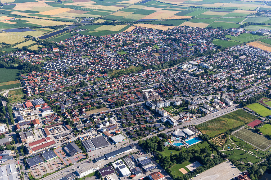 Luftbild:  in Ergolding im Bundesland Bayern in Deutschland. – Foto: IMG_133078.jpg vom 03.07.2022 durch Werner Riehm/FLY-FOTO.de – Auflösung des Originals: 5472 x 3648 px – Markt Ergolding