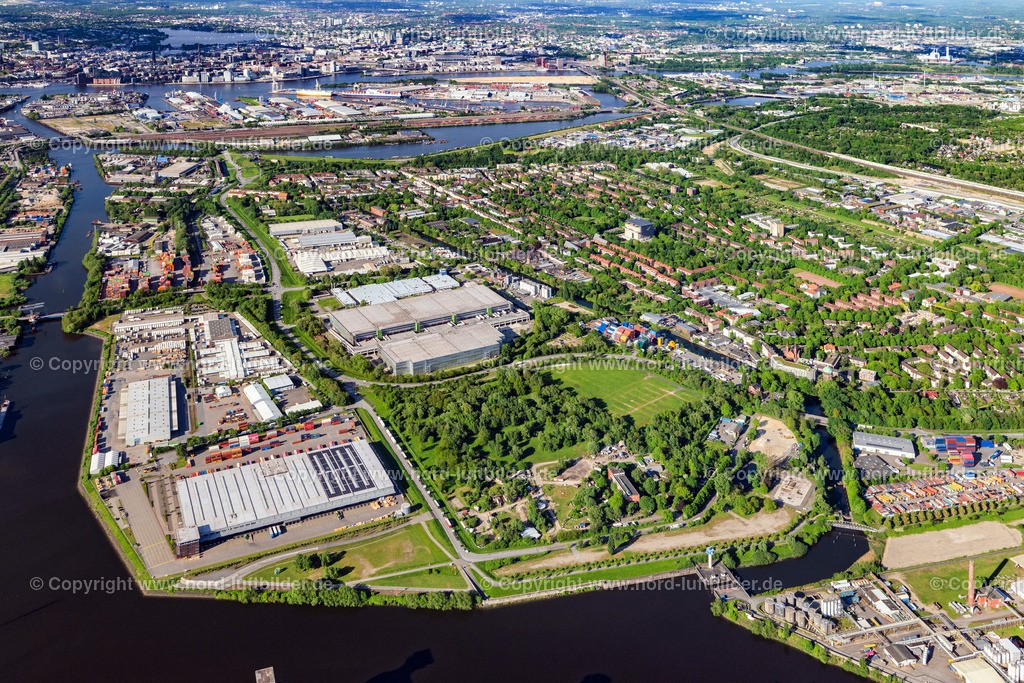 Hamburg_WilhelmsburgELS_9969070524 | HAMBURG 07.05.2024 Veranstaltungsgelände des MS Dockville Musik- Festivals am Flußverlauf der Elbe in Hamburg. // Event area of MS Dockville Musik- Festival at the running of the river Elbe in Hamburg, Germany. Foto: Martin Elsen
