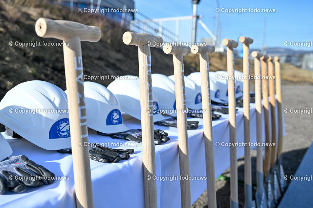 Spatenstich Hochwasserschutz Hafen Linz_ 06.2024_-8 | 06.02.2024, Hafen Linz, AUT, Spatenstich Hochwasserschutz Hafen Linz, Ein Jahrhundertprojekt, im Bild Spatenstich, Spaten, Helm