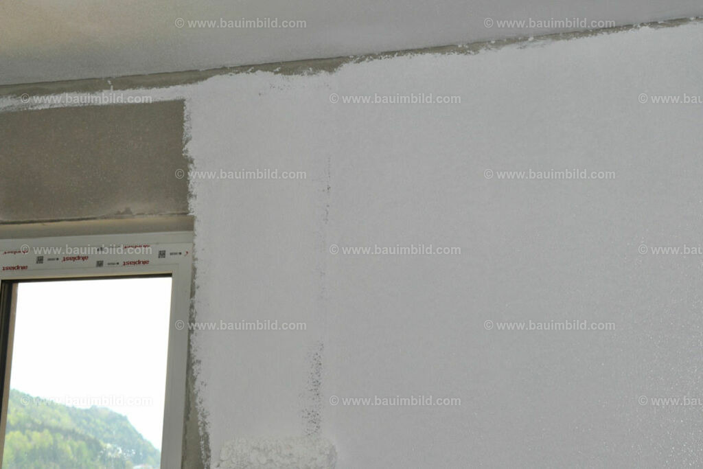 bib-lg20-malerarbeiten-0010 | Nach LV-Leistungsgruppen sortierte Detailfotos über den Bau eines Hauses. Alle Hausbau-Bilder direkt vom Urheber und Autor der Website Haus-Selber-Bauen.com