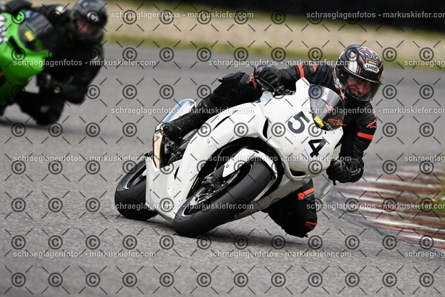 25bt02-1059 | markuskiefer.com - Realisiert mit Pictrs.com
