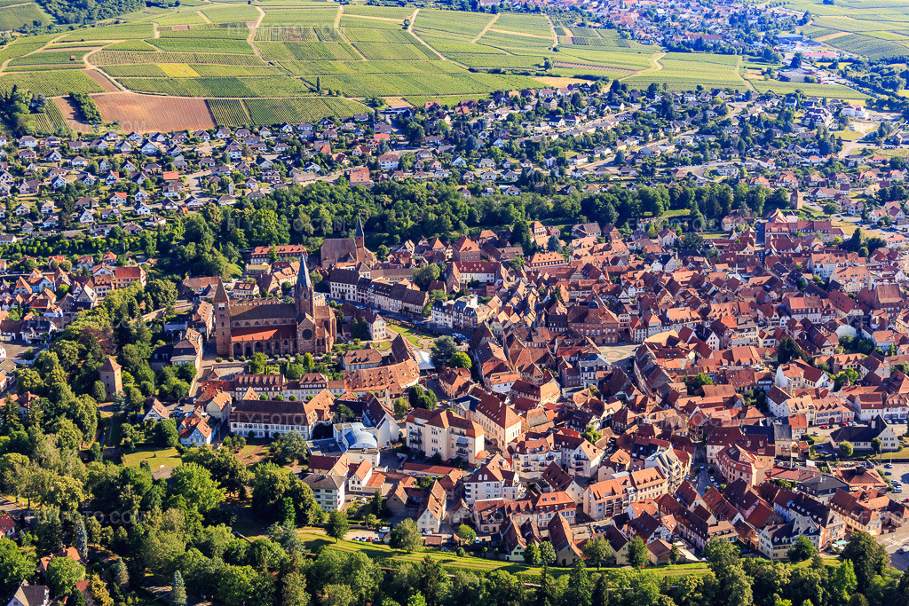 Aerial view: Historic old town from the south in Wissembourg in the state Bas-Rhin, France. – Photo: IMG_083015.jpg taken on 06/26/2015 by Werner Riehm/FLY-FOTO.com – Resolution of the original: 5287 x 3524 px
