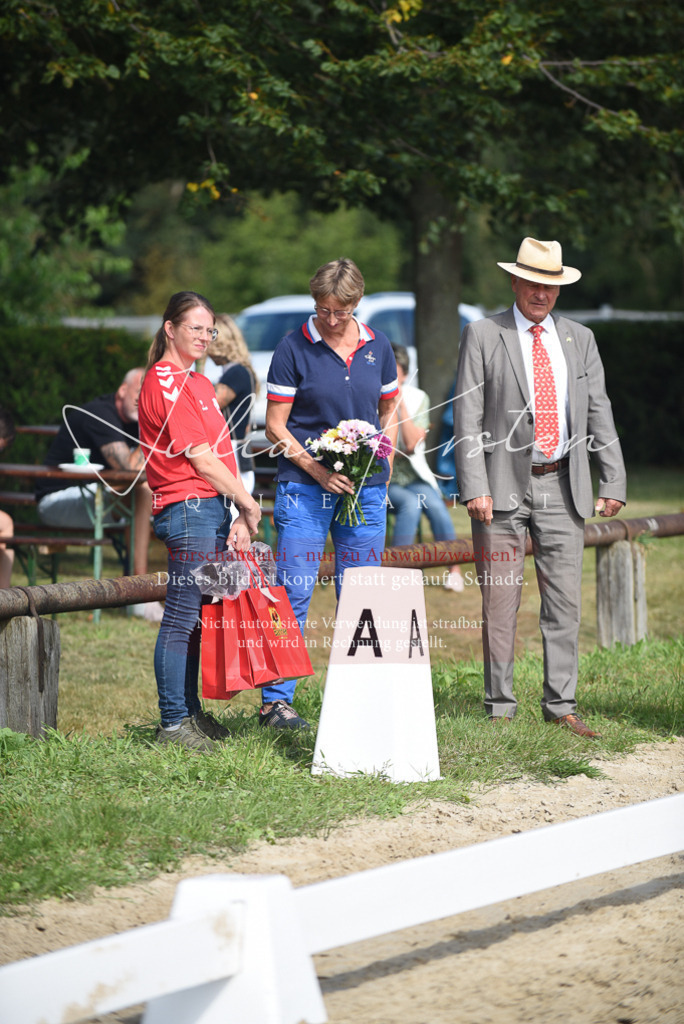 DSC_8720 | Pferde- und Turnierfotografie in Westsachsen. Pferdeportraits, Auftragszeichnungen und intuitive Kunst.