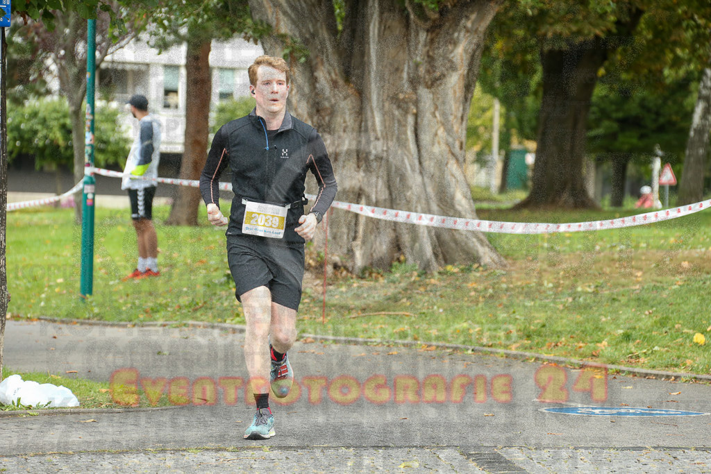 231015_1211_EX1_4736 | Sportfotografie im Rhein-Sieg Kreis, Köln, Bonn, NRW, Rheinland Pfalz, Hessen, etc. Unser Tätigkeitsfeld umfasst den Laufsport vom Volkslauf über den Marathon, Duathlon, Triathon bis zum Ultralauf wie Kölnpfad Ultra oder Schindertrail.