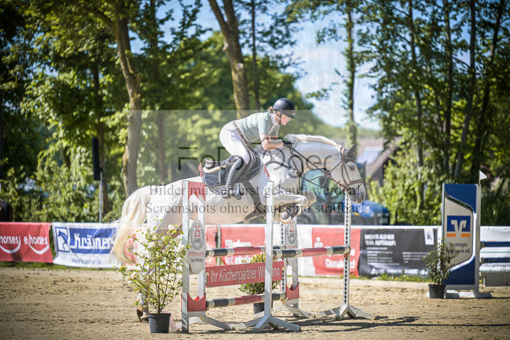 DOS_1943 | Entdecke hochwertige Reitturnierfotos von Foto Oger. Professionell, emotional und authentisch – jetzt Lieblingsmomente im Shop bestellen.Deutschlandweite Turnierfotografie. - Realisiert mit Pictrs.com