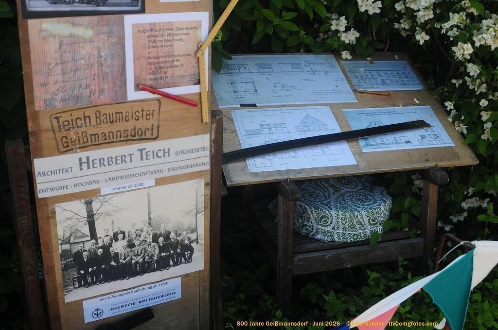 Geißmannsdorf-2026-Ortsbilder-519 | Geißmannsdorf bei Bischofswerda im Sommer 2026. Ein fotografischer Streifzug durch das Dorf Geißmannsdorf, mit Gebäuden, Straßen, Strohpuppen und geschmückten Vorgärten und Grundstücken anlässlich der 800-Jahr-Feier von Geißmannsdorf im Juni 2026 - Realisiert mit Pictrs.com