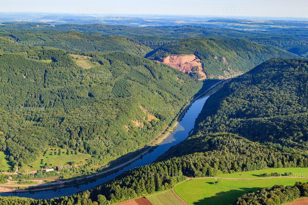 Luftbild: Verlauf der Saar in Taben-Rodt im Bundesland Rheinland-Pfalz in Deutschland. Foto: IMG_33803.jpg vom 11.09.2010 durch Werner Riehm/FLY-FOTO.deAuflösung des Originals: 4572 x 3048 px