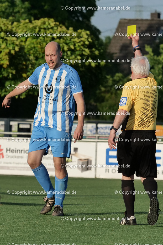 Fußball Kreispokal 25/26 Ü 32 : Spiel um Platz 3 : SV 08/29 Friedrichsfeld - SV Ringenberg AH  2 : 1 | Fußball Kreispokal 25/26 Ü 32 : Spiel um Platz 3 : SV 08/29 Friedrichsfeld - SV Ringenberg AH  2 : 1Spielort : Voerde Friedrichsfeld - Realisiert mit Pictrs.com