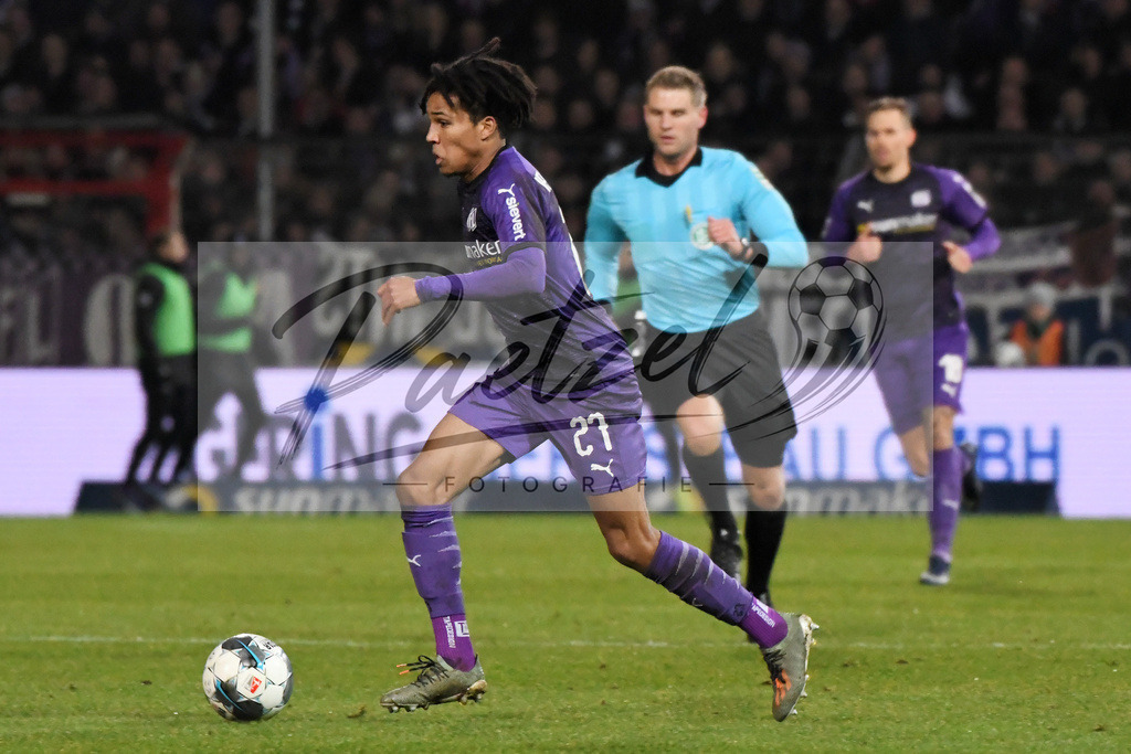 20200129_OSNSVS_0037JPG | Fußball, Herren: Felix Agu (VfL Osnabrück) in Aktion, am Ball, Einzelaktion beim Spiel der 2. Bundesliga zwischen VfL Osnabrück vs. SV Sandhausen am 29.01.2020 im Stadion an der Bremer Brücke in Osnabrück, Deutschland.(Foto von Nico Paetzel) - Realisiert mit Pictrs.com
