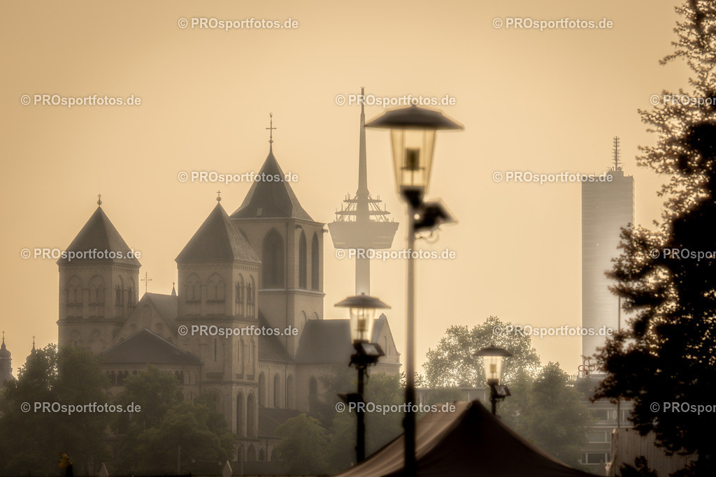 21. ASV Nachtlauf; Koeln, 08.05.24 | Impressionen vom 21. ASV Nachtlauf am 08.05.24 am Tanzbrunnen in Koeln. Foto: BEAUTIFUL SPORTS/Axel Kohring