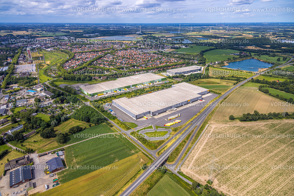 Kamp-Lintfort240705626 | Luftbild, duisport logport IV, Logistik Gewerbegebiet, E-Commerce-Unternehmen Chal-Tec Fulfillment GmbH, Poco Logistik Zentrum, Norddeutschlandstraße, Bohnen Logistik am Vinnmannsweg, Baggersee Frika Kies, Ortsansicht Kamp-Lintfort Süd, Fernsicht und blauer Himmel mit Wolken, Lintfort, Kamp-Lintfort, Ruhrgebiet, Nordrhein-Westfalen, Deutschland