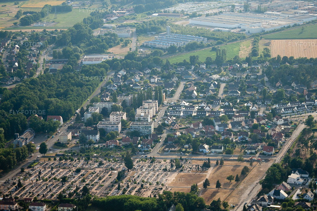 Luftbild: Ortsansicht in Oberhoffen-sur-Moder im Bundesland Bas-Rhin in Frankreich. Foto: IMG_30442.jpg vom 09.07.2010 durch Werner Riehm/FLY-FOTO.de