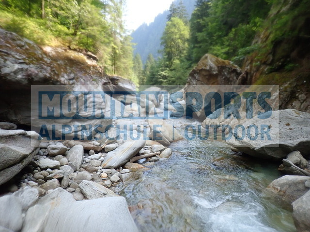 P7310183 | Bestelle die Bilder deines Berg- oder Wasser-Abenteuers mit Mountain Sports bequem von zu Hause aus direkt über unseren Online Fotoshop von pictrs.com. - Realisiert mit Pictrs.com