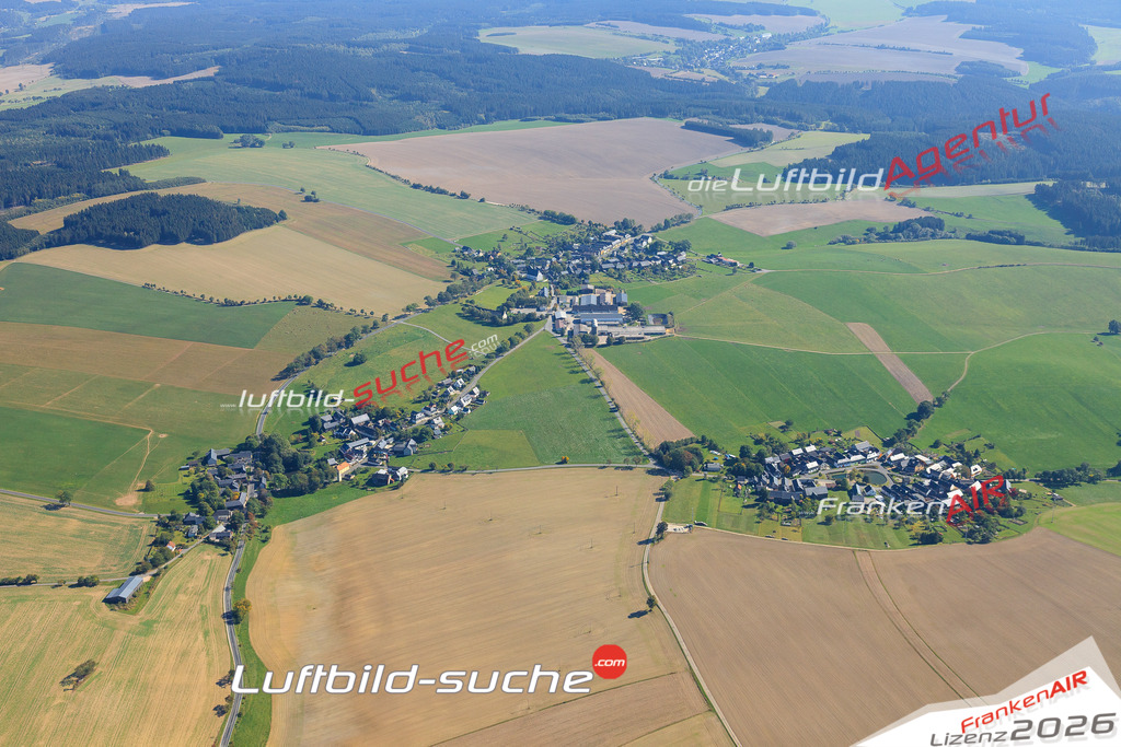 Die Luftaufnahme Burglemnitz - Remptendorf wurde vom UL-Flugzeug (keine Drohne) aus fotografiert.Hohe Druck- Auflösung-die Geschenkidee!