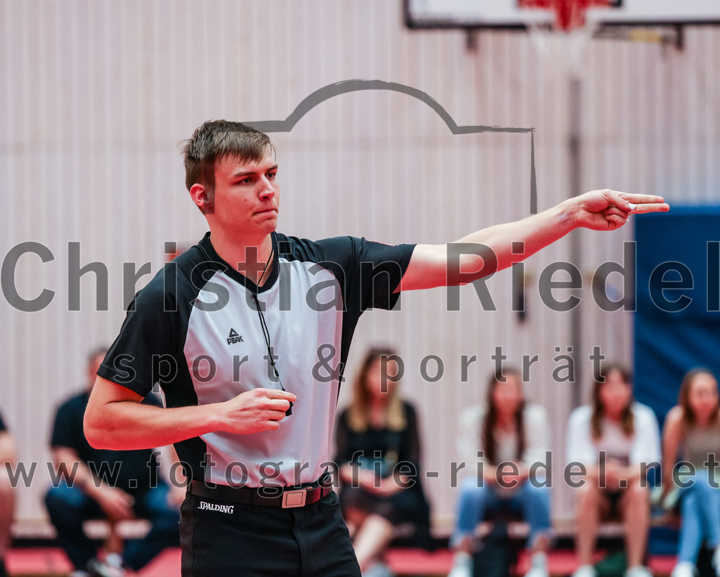 2022-05-15_023_SpVgg_Altenerding_gegen_TSV_Muenchen-Forstenried | Erding, Deutschland, 15.05.2022:
Basketball, Bezirksliga 2021 / 2022, Play-Offs, SpVgg Altenerding gegen TSV München-Forstenried, Endergebnis: 55:57

Foto: Christian Riedel / fotografie-riedel.net