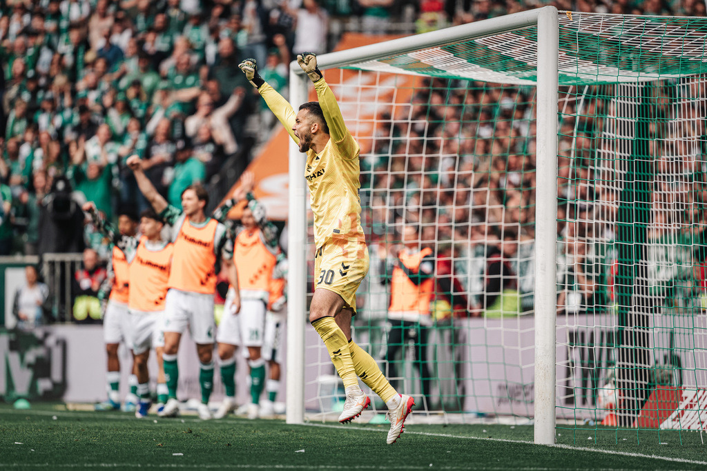 Fußball | Männer | Saison 2025/2026 | 1. Fußball-Bundesliga | 30. Spieltag | SV Werder Bremen vs. Hamburger SV | 18.04.2026 | Mio Backhaus (#30, SV Werder Bremen) jubelt