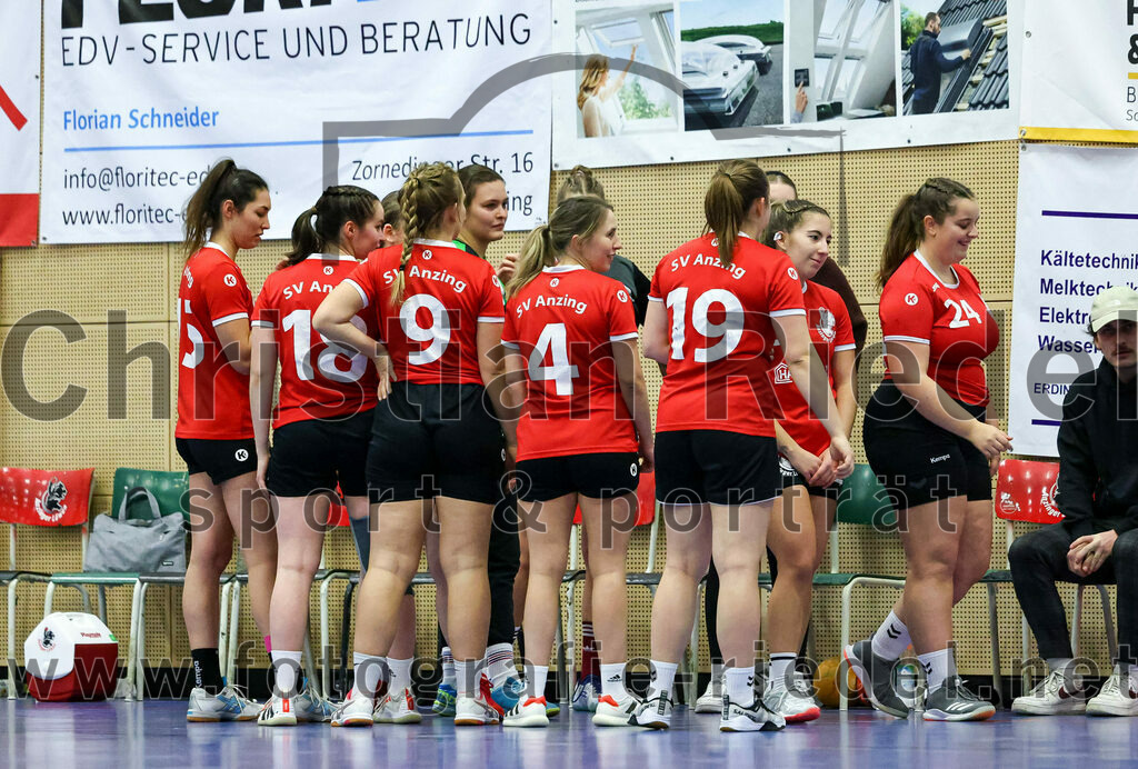 2022-11-27_002_SV_Anzing_gegen_HT_Muenchen_II | Anzing, Deutschland, 27.11.2022:
Handball, Bezirksliga 2022 / 2023, 7. Spieltag, SV Anzing gegen HT München II, Endergebnis: 28:32

Laura Greppmair (SV Anzing, #15), Virag Varga (SV Anzing, #18), Luisa Höger (SV Anzing, #9), Louisa Böhm (SV Anzing, #4), Sarah Reither (SV Anzing, #19), Lena Reim (SV Anzing, #24)

Foto: Christian Riedel / fotografie-riedel.net