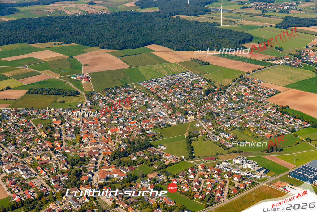 Luftaufnahme von Burgoberbach - Die Luftaufnahme wurde 2025 vom UL-Flugzeug heraus erstellt ( keine Drohne ) - Hochauflösende Luftaufnahme - für professionelle Ausdrucke geeignet. Die Geschenkidee !Mit Lizenz und Bildrechte bestellbar
