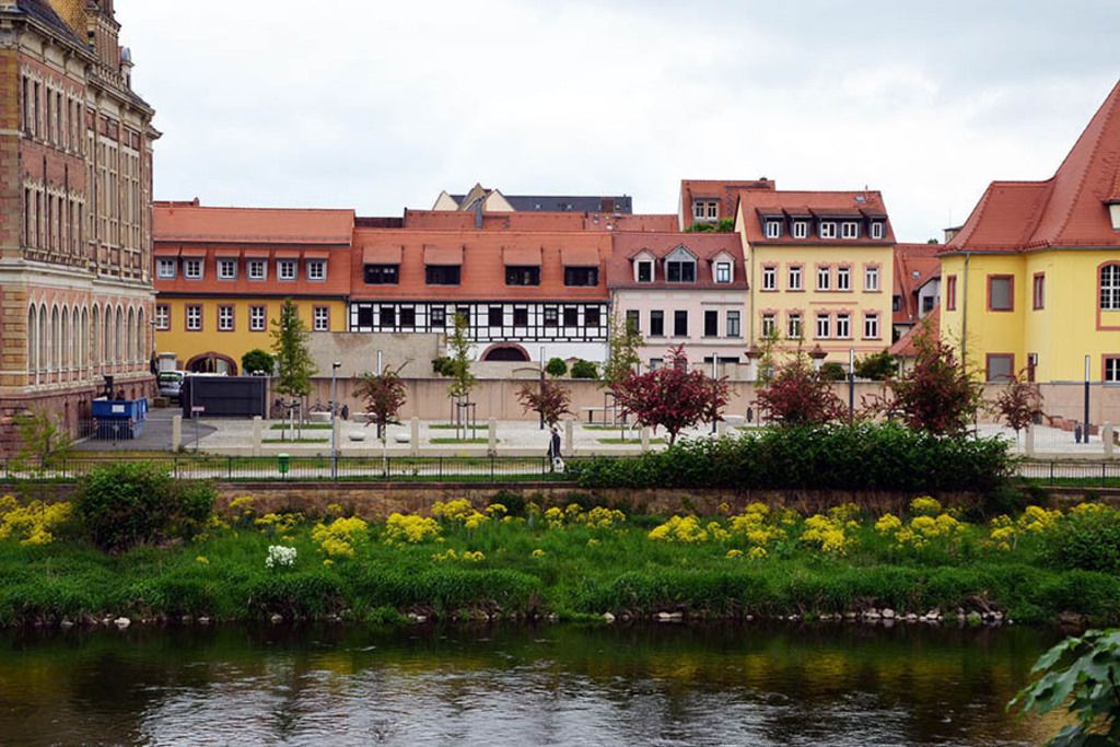 Grimma - Blick über die Mulde zur Innenstadt | Entdecke über 20 Kategorien Leipzig-Motive: Foto-Downloads, hochwertige Poster, Leinwand- & Fine-Art-Prints. Jetzt Lieblingsfoto im Bildlexikon Leipzig Shop bestellen!