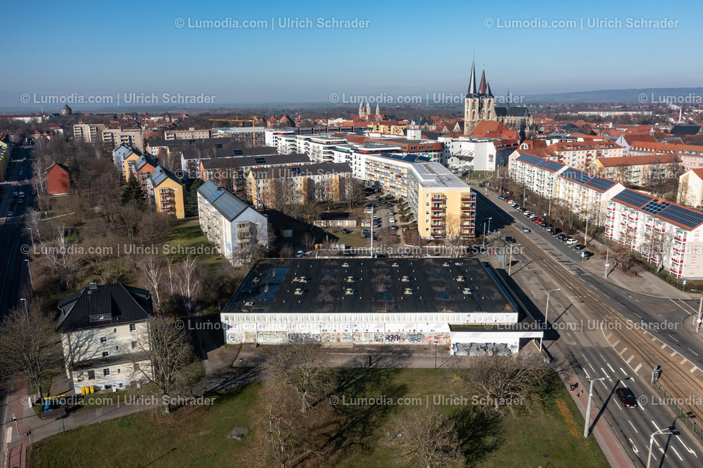 10049-51606 - Ehemaliges Einrichtungshaus _ Halberstadt | Stockfoto und Bilderpool mit Bildmaterial aus Deutschland, dem Harz, Halberstadt, Quedlinburg, Wernigerode und weltweit. Qualitativ hochwertige und professionelle Fotos anschauen und kaufen. - Realisiert mit Pictrs.com
