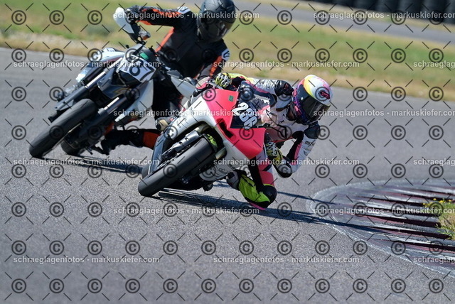 26bt04-1064 | markuskiefer.com - Realisiert mit Pictrs.com