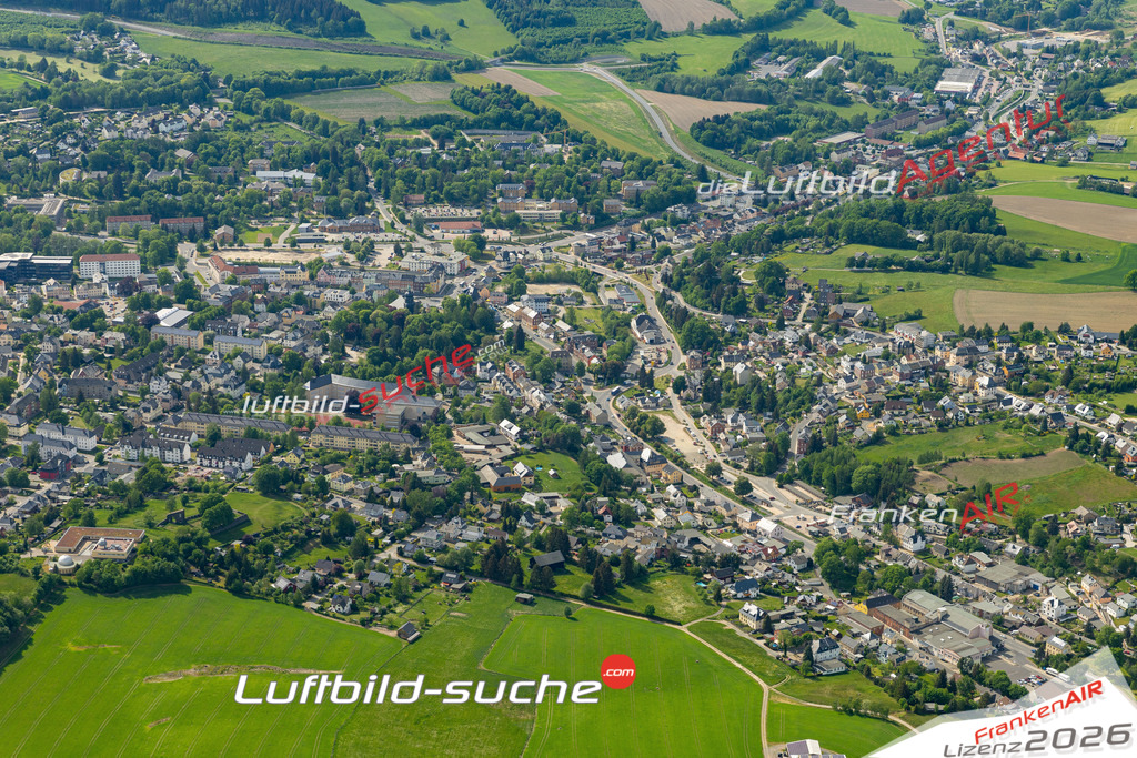 Das Luftbild der Stadt Rodewisch wurde 2022 vom Flugzeug heraus erstellt (keine Drohnen-Aufnahmen) Aufnahmehöhe ca.450 Meter- hohe Bildauflösung und Druck-Qualität. Garantiert!