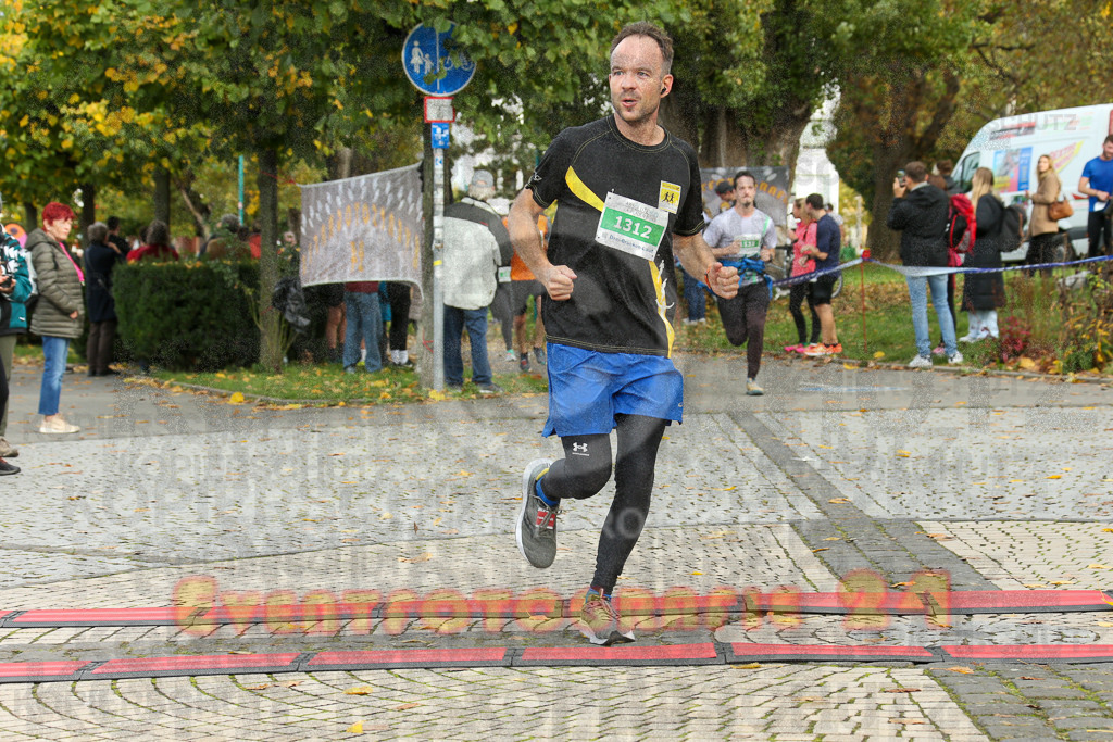 241020_1104_EX1_0879 | Sportfotografie im Rhein-Sieg Kreis, Köln, Bonn, NRW, Rheinland Pfalz, Hessen, etc. Unser Tätigkeitsfeld umfasst den Laufsport vom Volkslauf über den Marathon, Duathlon, Triathon bis zum Ultralauf wie Kölnpfad Ultra oder Schindertrail.
