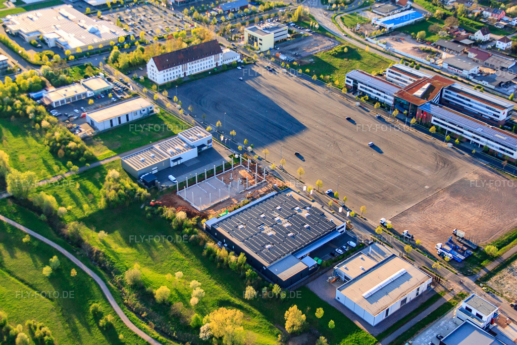 Luftbild: Messplatz mit Sparkasse Südpfalz im Ortsteil Queichheim in Landau im Bundesland Rheinland-Pfalz in Deutschland. Foto: IMG_56792.jpg vom 25.04.2013 durch Werner Riehm/FLY-FOTO.deSparkasse Südpfalz