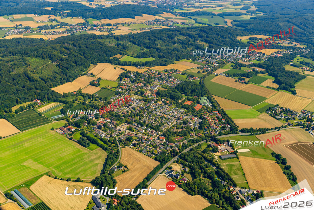 Bild der Stadt Rödinghausen - Die Luftaufnahme wurde 2025 vom UL-Flugzeug heraus erstellt ( keine Drohne ) - Hochauflösende Luftaufnahme - für professionelle Ausdrucke geeignet. Die Geschenkidee !Hier alle&nbsp;Infos zur Lizenzierung der LuftaufnahmeWir fliegen auch dieses Jahr wieder in Ihre Region um Luftbilder zu erstellen.- Luftbild anfragen