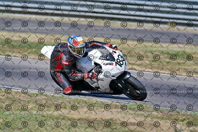 26bt04-0042 | markuskiefer.com - Realisiert mit Pictrs.com