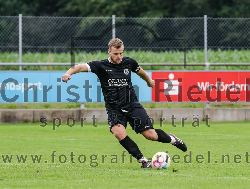 2023-07-02_020_SV_Walpertskirchen_gegen_FC_Herzogstadt | Walpertskirchen, Deutschland, 02.07.2023:
Fußball, Kreisliga 2023 / 2024, Testspiel, SV Walpertskirchen gegen FC Herzogstadt, Endergebnis: 

Florian Simmet (FC Herzogstadt, #3)

Foto: Christian Riedel / fotografie-riedel.net