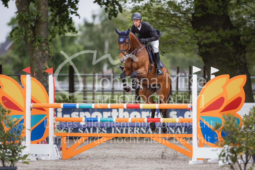 230516_Mühlen_SprPf-M-611 | Deine schönsten Turniermomente als professionelle Fotos! Entdecke hochwertige Pferdesport-Fotografie im Online-Shop. Jetzt Fotos finden & bestellen!