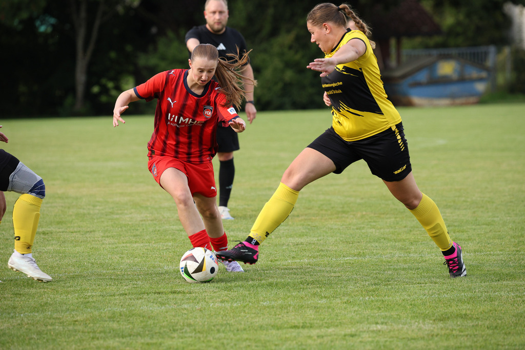 Fußball I FRAUEN I Saison 2025-2026 I Freundschaftsspiel I SGM Ebnat-Waldhausen - 1FC Heidenheim 1846 2 I_250823_5686 | Fotopresso – Sportfotografie in Heidenheim & Umgebung. Professionelle Sportfotografie für unvergessliche Momente. Dynamische Action-Shots, emotionale Szenen & hochwertige Bilder. - Realisiert mit Pictrs.com