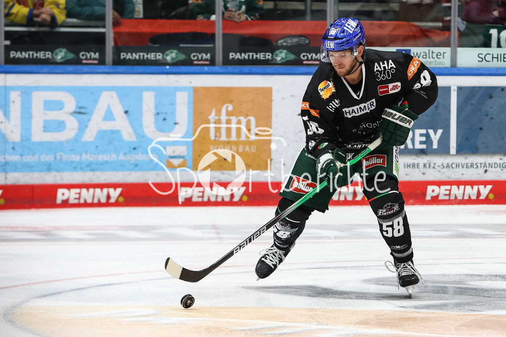 Augsburger Panther - Nürnberg ICE Tigers | Maximilian RENNER (AEV #58) am Puck / Freisteller / Einzelfoto