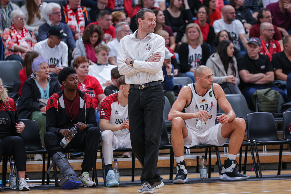 Pro A BAYER GIANTS vs Uni Baskets Münster-61 | Fotos von Basketballspielen aus dem Raum NRW fotografiert von Gero Mueller-Laschet und Daniel Schaefer - Realisiert mit Pictrs.com