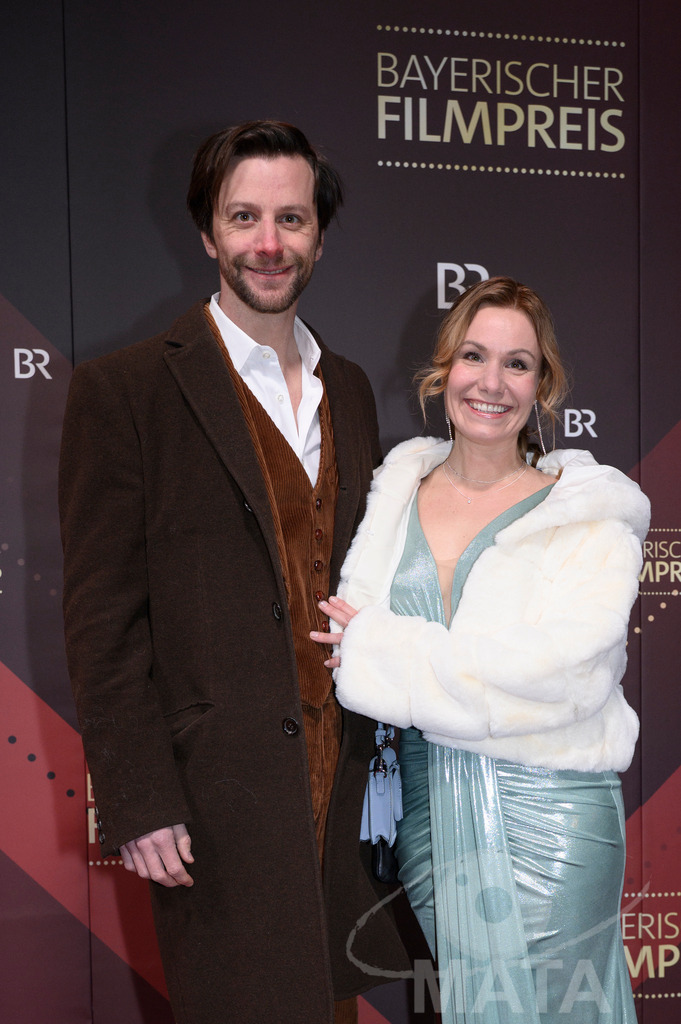 _DWI5053 | Jonathan Beck und Isabell Stern bei der Verleihung des 47. Bayerischen Filmpreises 2026  im Prinzregententheater. München, Deutschland. Der Bayerische Filmpreis wird seit 1979 von der Bayerischen Staatsregierung verliehen, um die Bedeutung des Kinofilms als Kulturgut herauszustellen - Realisiert mit Pictrs.com