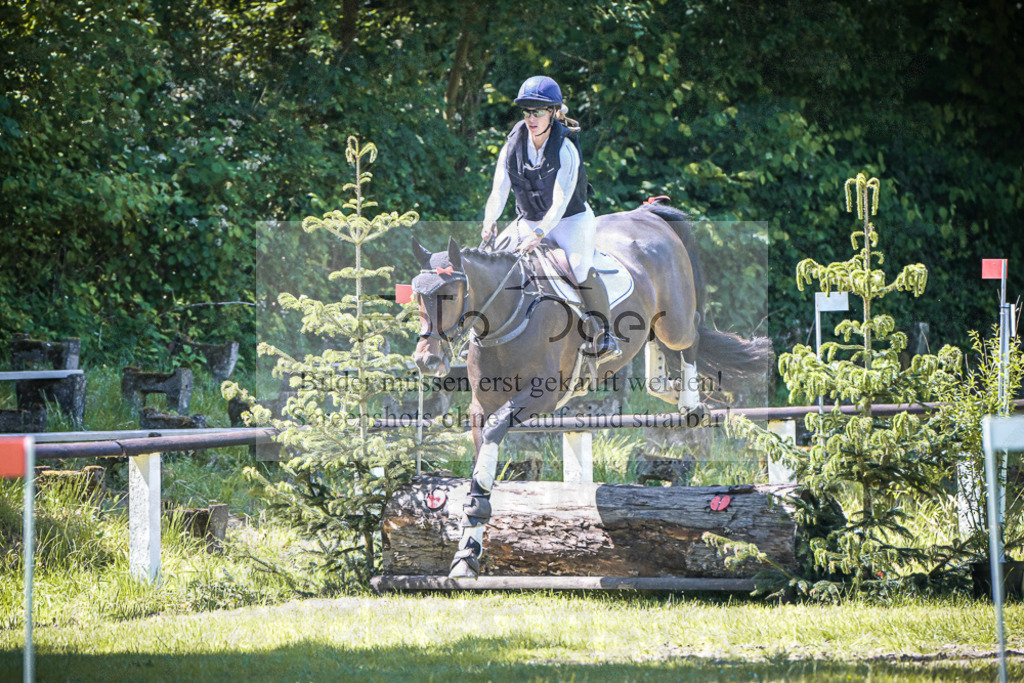 DOS_0833 | Entdecke hochwertige Reitturnierfotos von Foto Oger. Professionell, emotional und authentisch – jetzt Lieblingsmomente im Shop bestellen.Deutschlandweite Turnierfotografie. - Realisiert mit Pictrs.com