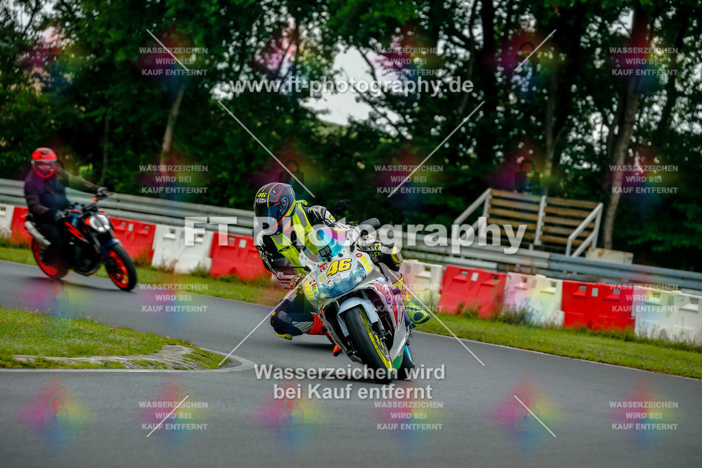 VBK-3542 | Hier findet Ihr Bilder von Touristenfahrten auf der Nürburgring Nordschleife oder von anderen Veranstaltungen die ich besucht habe. Viel Spass beim Durch Schauen 