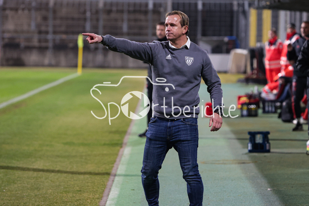 FC Bayern Amateure - 1. FC Schweinfurt | Schweinfurt Trainer Marc REITMAIER in Aktion