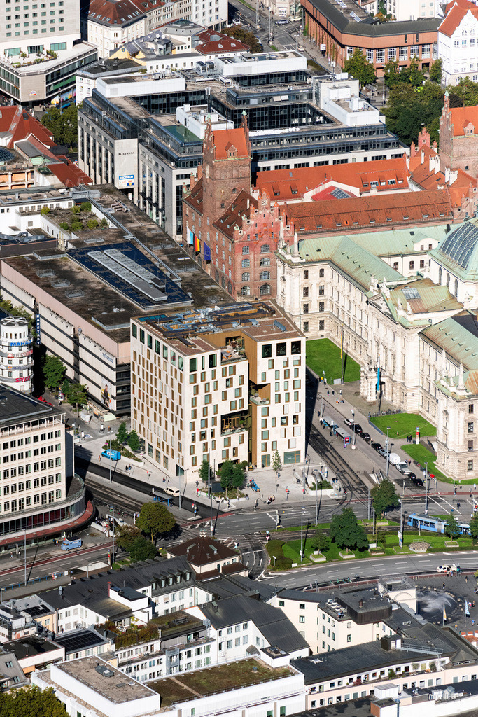 dr__0054311.jpg | MüNCHEN 07.10.2024 Hotelanlage " Königshof " an der Bayerstraße - Karlsplatz - Prielmayerstraße im Ortsteil Ludwigsvorstadt-Isarvorstadt in München im Bundesland Bayern, Deutschland. Weiterführende Informationen bei: Hydro-Tech GmbH,  LeitWerk AG,  NIETO SOBEJANO ARQUITECTOS GMBH,  Reiter-Hahne Architektin+Beratender Ingenieur PartG mbB,  ZECH Bau SE. // New construction site the hotel complex " Koenigshof " on Bayerstrasse - Karlsplatz - Prielmayerstrasse in the district Ludwigsvorstadt-Isarvorstadt in Munich in the state Bavaria, Germany. Further information at: Hydro-Tech GmbH,  LeitWerk AG,  NIETO SOBEJANO ARQUITECTOS GMBH,  Reiter-Hahne Architektin+Beratender Ingenieur PartG mbB,  ZECH Bau SE. Foto: Daniel Reiter