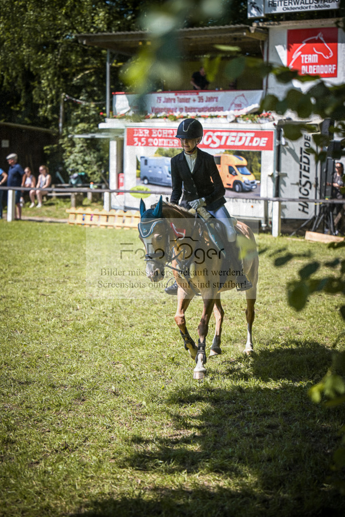 DOS_2982 | Entdecke hochwertige Reitturnierfotos von Foto Oger. Professionell, emotional und authentisch – jetzt Lieblingsmomente im Shop bestellen.Deutschlandweite Turnierfotografie. - Realisiert mit Pictrs.com