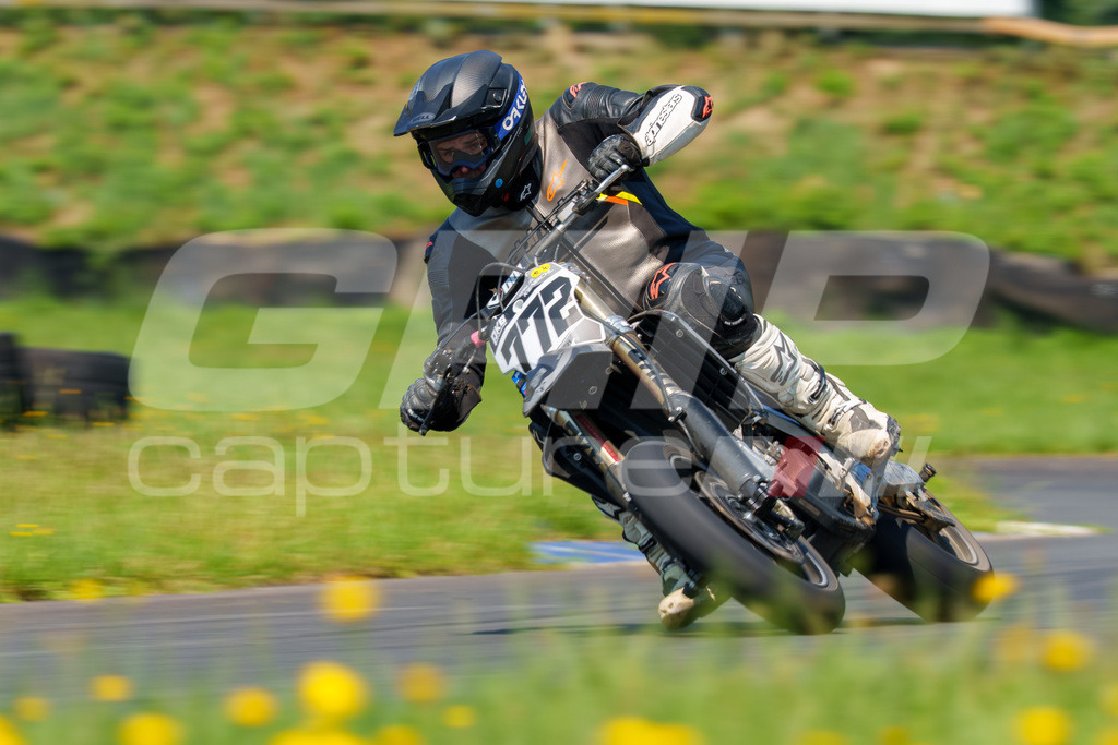 G-Cup + Supermoto Staatsmeisterschaft + Hungarian Supermoto Championship | GRIPcapture steht für authentische Sportfotografie in Österreich – für Momente, die mehr sind als Geschwindigkeit oder Ergebnis. Es geht um Emotion, Spannung, Fokus und den Augenblick, der oft nur einen Wimpernschlag dauert.Ob Motorsport, Teamsport oder 