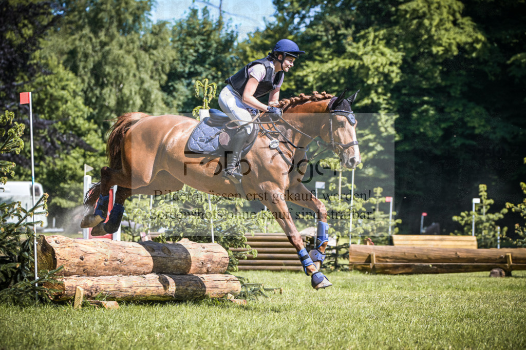DOS_9552 | Entdecke hochwertige Reitturnierfotos von Foto Oger. Professionell, emotional und authentisch – jetzt Lieblingsmomente im Shop bestellen.Deutschlandweite Turnierfotografie. - Realisiert mit Pictrs.com